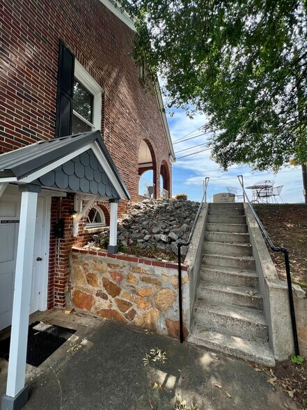 More Photos Of 100 N Fifth St, Manchester Funeral Home For Sale