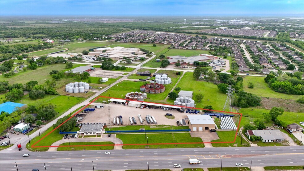 More Photos Of 1500 W Highway 6, Alvin Truck Terminal For Sale