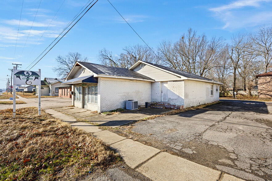 More Photos Of 1015 N Arkansas Ave, Russellville Office For Sale