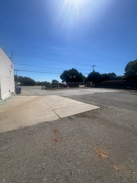 More Photos Of 3840 Bayshore Blvd, Brisbane Service For Lease