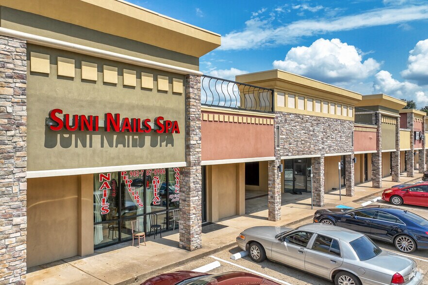 More Photos Of 3400-3502 S Broadway, Tyler Unknown For Lease