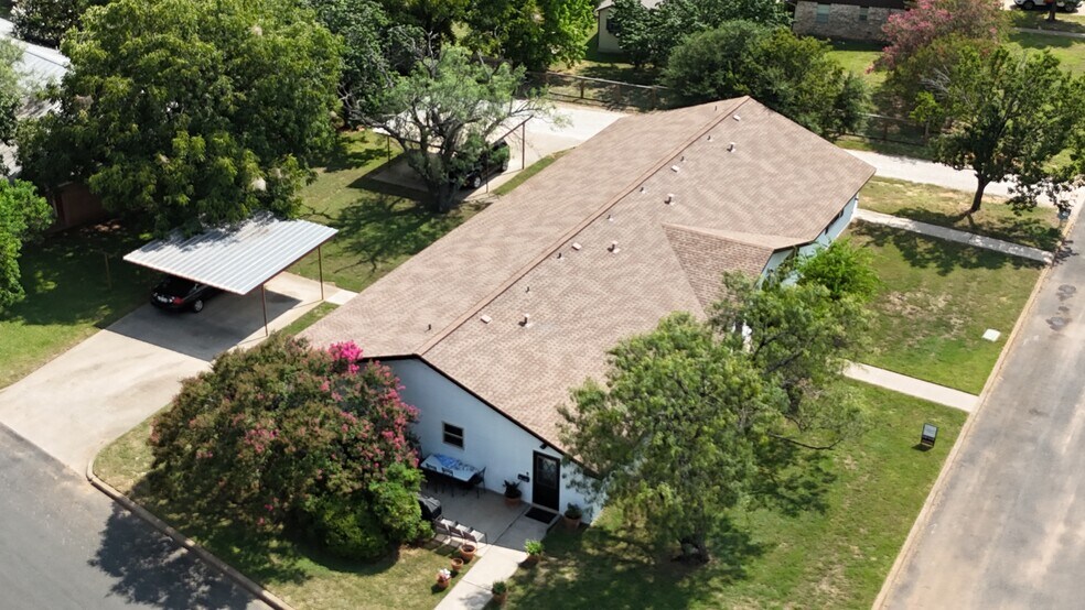 More Photos Of 1405 N Crockett St, Fredericksburg Apartments For Sale