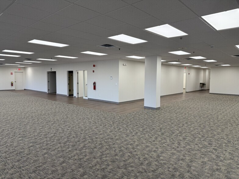 More Photos Of 6721 W 73rd St, Bedford Park Manufacturing For Sale