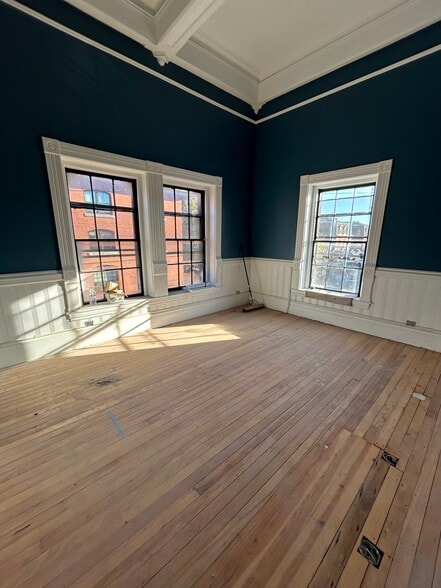 More Photos Of 56 Sterling St, Clinton Manufacturing For Lease