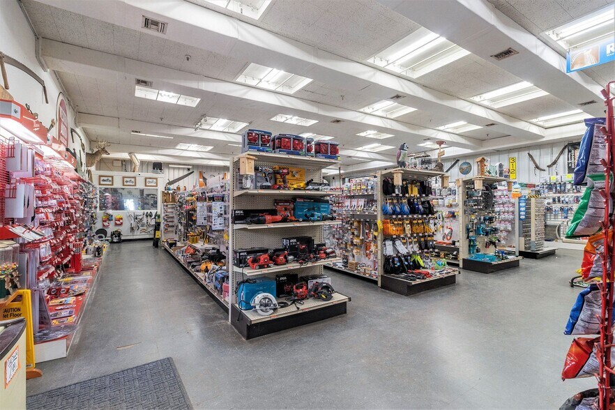 More Photos Of 625 Ocoee St, Copperhill Freestanding For Sale