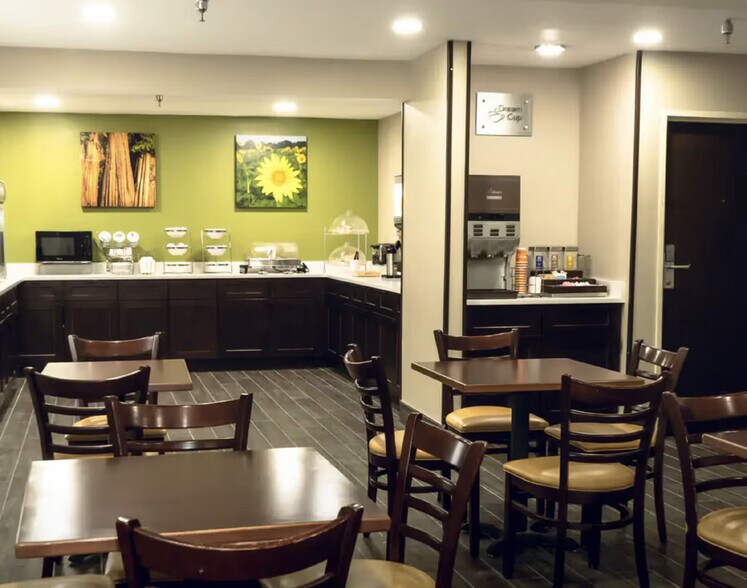 More Photos Of 2525 Abbott Dr, Omaha Hotel For Sale