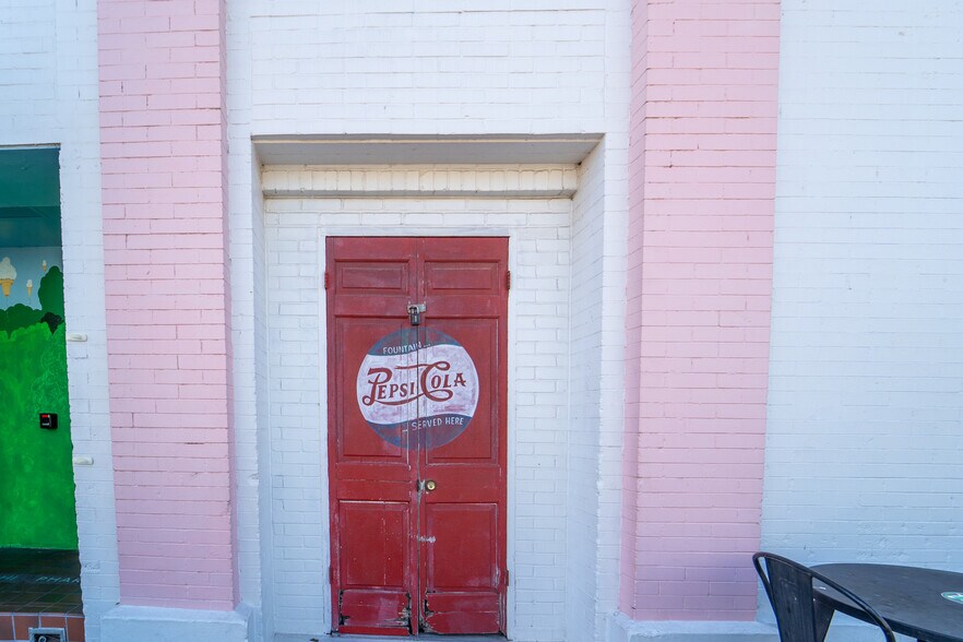 More Photos Of 102 S Main St, Victoria Storefront For Sale