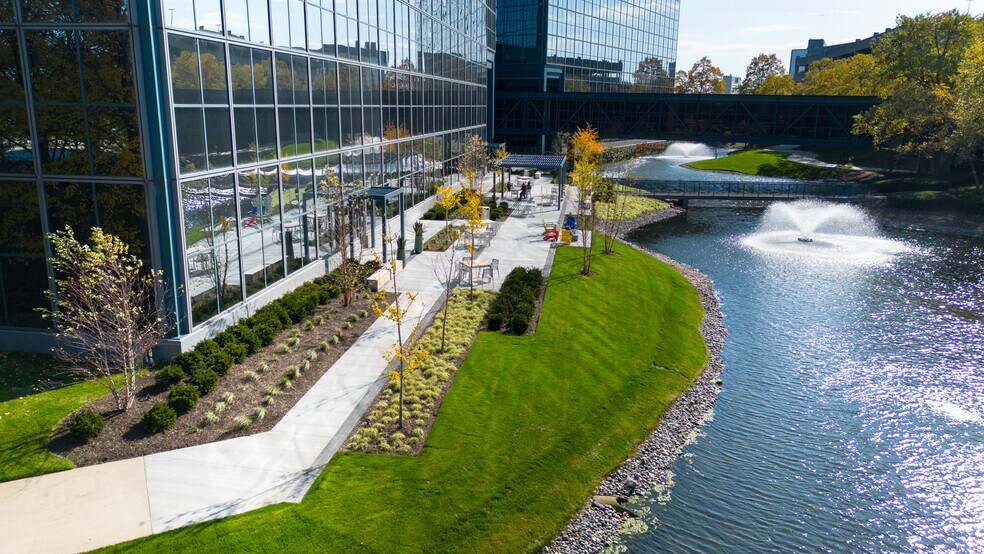 More Photos Of 425 N Martingale Rd, Schaumburg Unknown For Lease