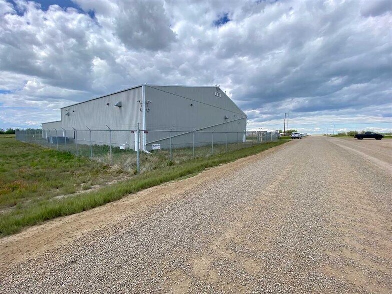 More Photos Of 5508 Guardian Street Macklin SK S0L 2C0, Macklin Warehouse For Sale