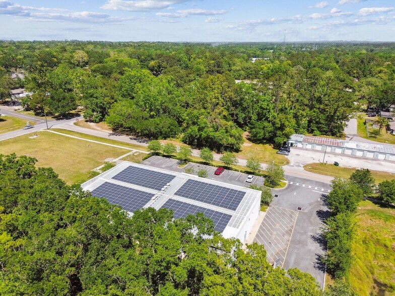 More Photos Of 924 Hale Ave, Brooksville Office For Sale