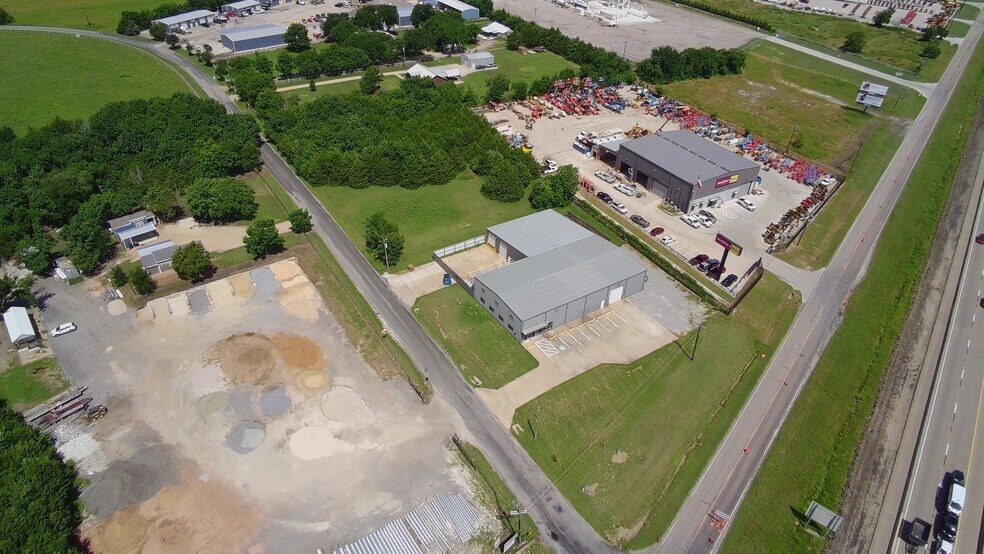 More Photos Of 14555 Hwy 75, Van Alstyne Distribution For Lease