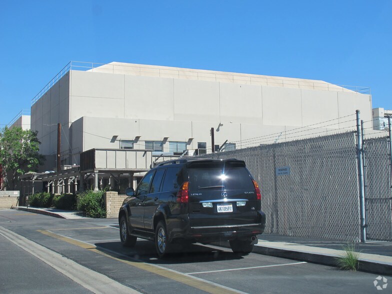 Primary Photo Of 3000 W Alameda Ave, Burbank Movie Radio TVStudio For Lease