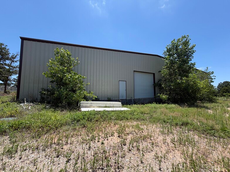 More Photos Of 23394 E Hill Dr, Tecumseh Flex For Sale