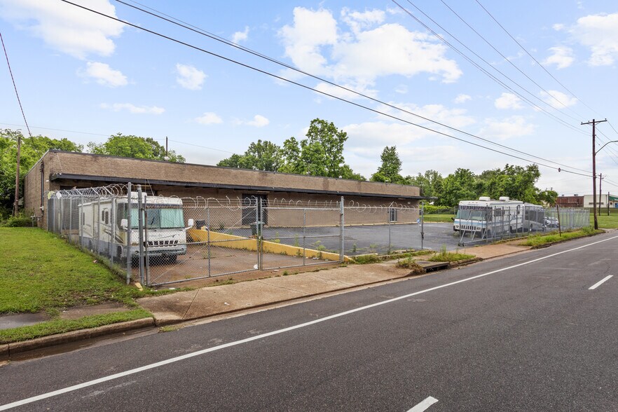 More Photos Of 1862 LATHAM St, Memphis Warehouse For Sale