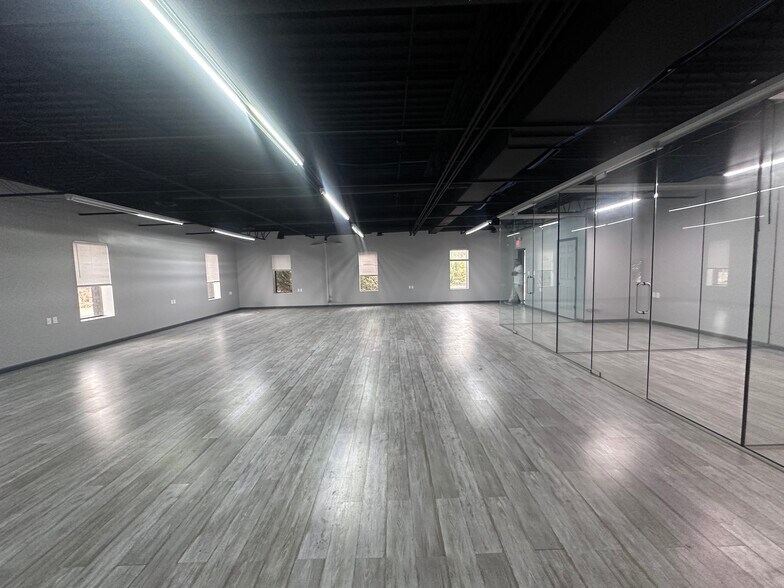 More Photos Of 2468-2470 Industrial Row Dr, Troy Warehouse For Lease