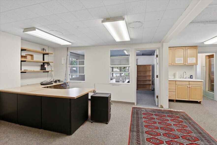 More Photos Of 10310 Aurora Ave N, Seattle Warehouse For Sale