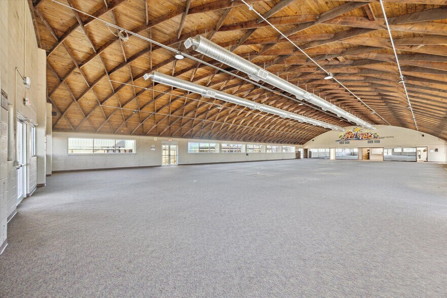 More Photos Of 1401 Mlk Blvd, El Campo Flex For Sale