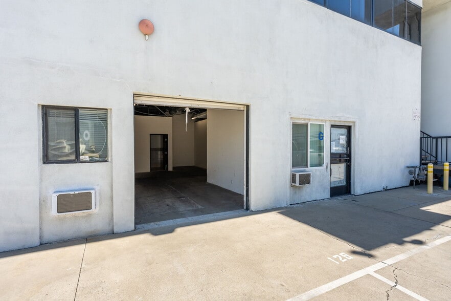 More Photos Of 127-129 S 8th Ave, La Puente Warehouse For Sale