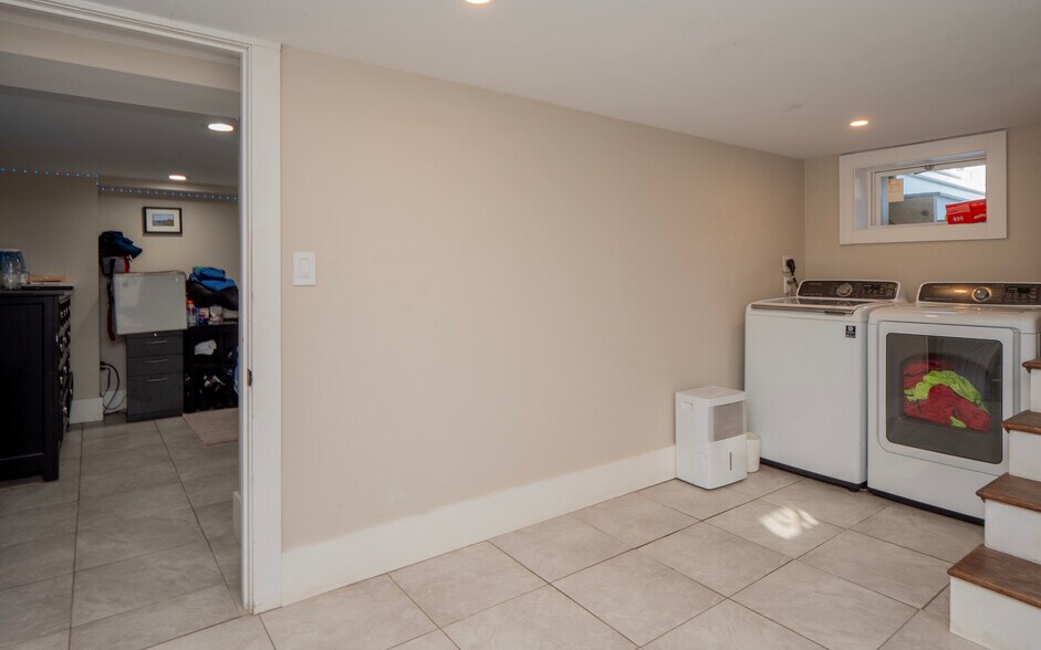 More Photos Of 999 Aquidneck Ave, Middletown Flex For Sale