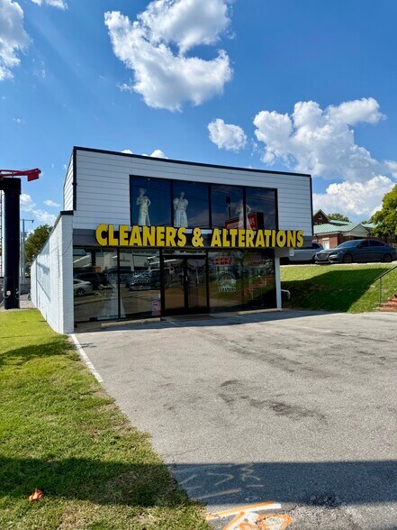 More Photos Of 3707 Hillsboro Pike, Nashville Storefront Retail Office For Sale