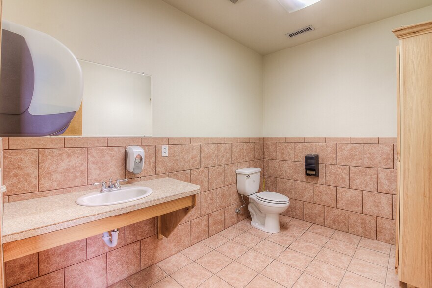 More Photos Of 501 Stover Rd, Grandview Industrial For Sale