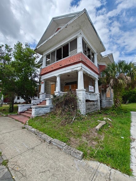 More Photos Of 2020 N Main St, Jacksonville Specialty For Sale
