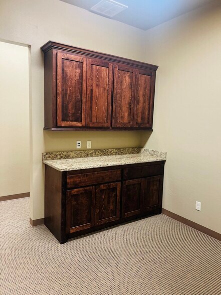 More Photos Of 409 N Green Ave, Purcell Office For Lease