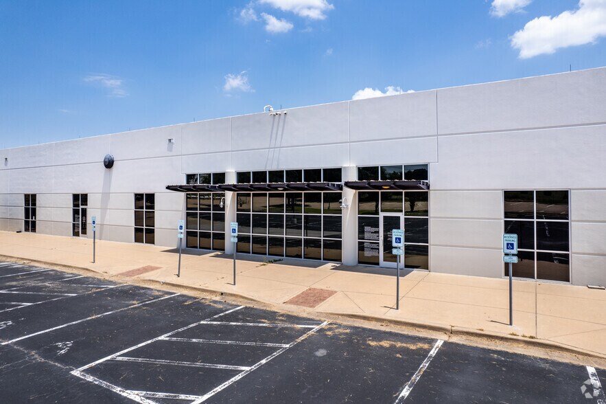 More Photos Of 7401 E Ben White Blvd, Austin Unknown For Lease