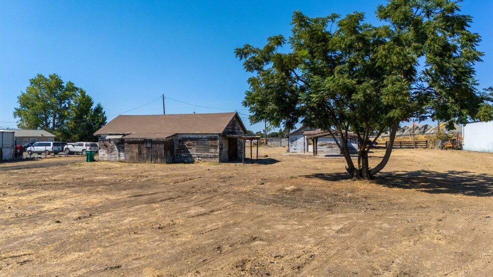 More Photos Of 1250 E Childs Ave, Merced Auto Salvage Facility For Sale