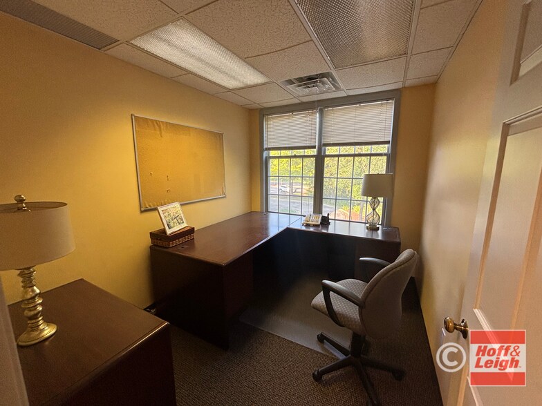 More Photos Of 8225 Brecksville Rd, Brecksville Office For Sale