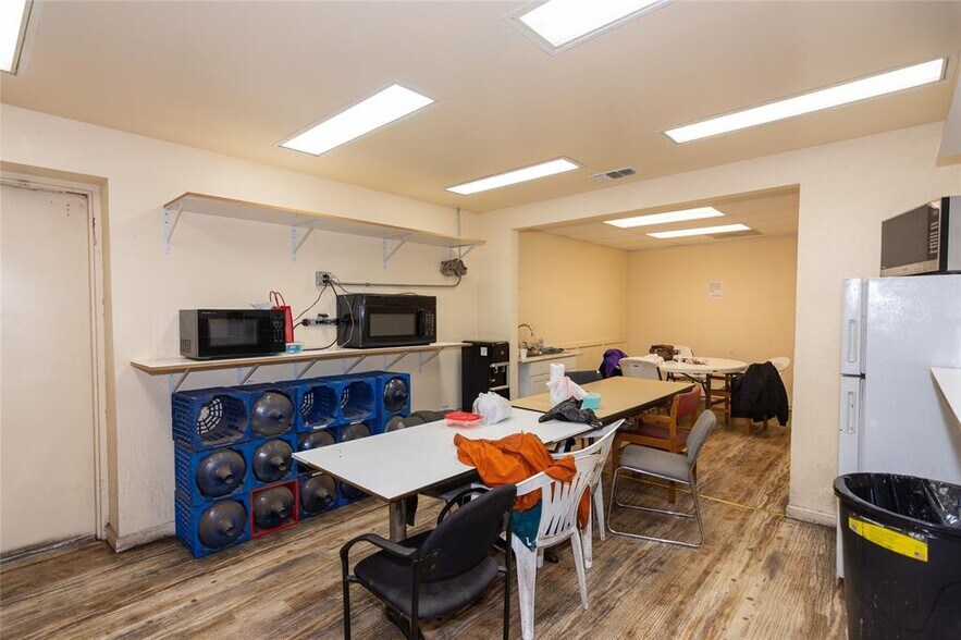 More Photos Of 4909 Commercial Park Dr, Austin Flex For Sale