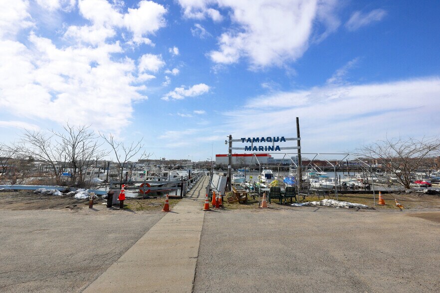 More Photos Of 82-84 Ebony Ct, Brooklyn Marina For Sale
