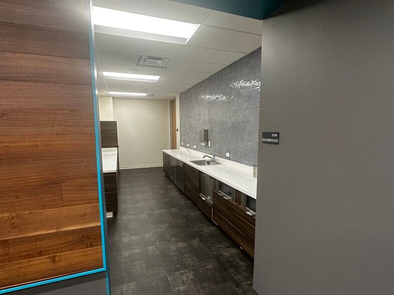 More Photos Of 10321 W Reno Ave, Oklahoma City Manufacturing For Lease