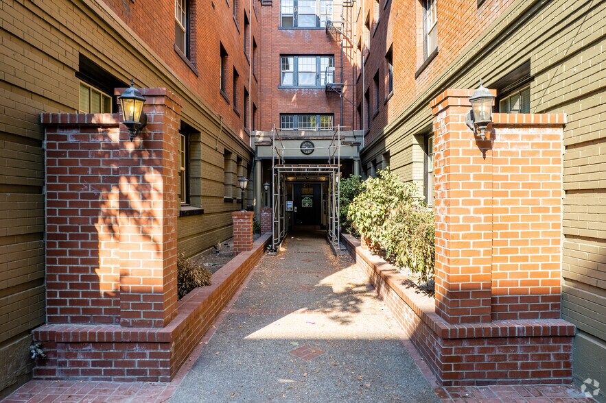 More Photos Of 2109 NW Irving St, Portland Apartments For Sale