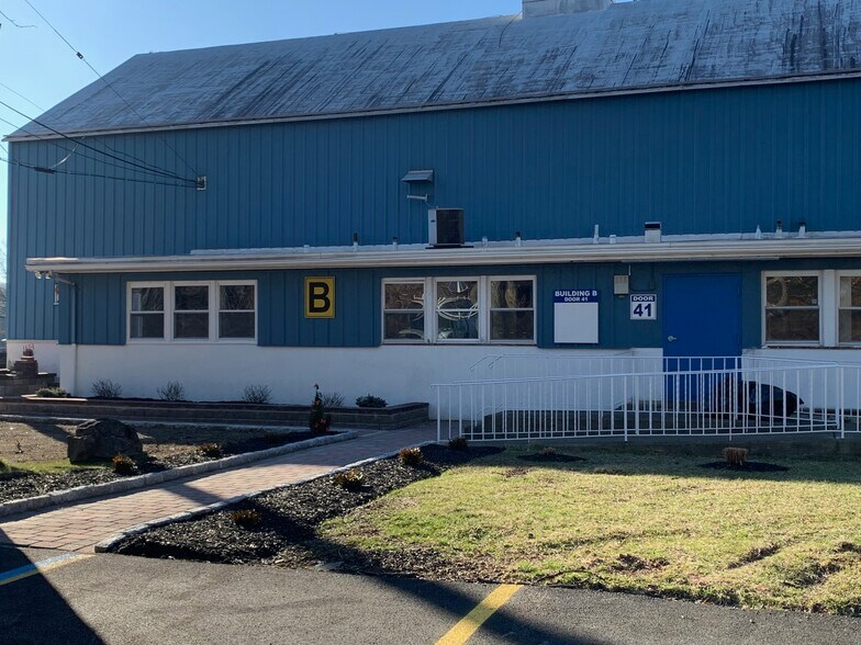 More Photos Of 1048-1050 Lower South St, Peekskill Manufacturing For Lease