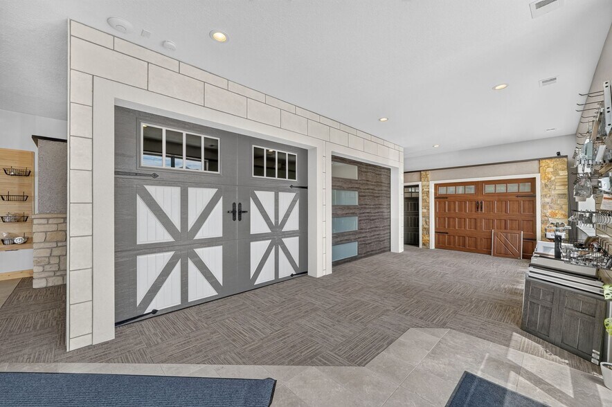 More Photos Of 79 W 3100 N, Hyde Park Flex For Sale