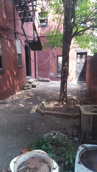 More Photos Of 18 W Franklin St, Baltimore Office Residential For Sale