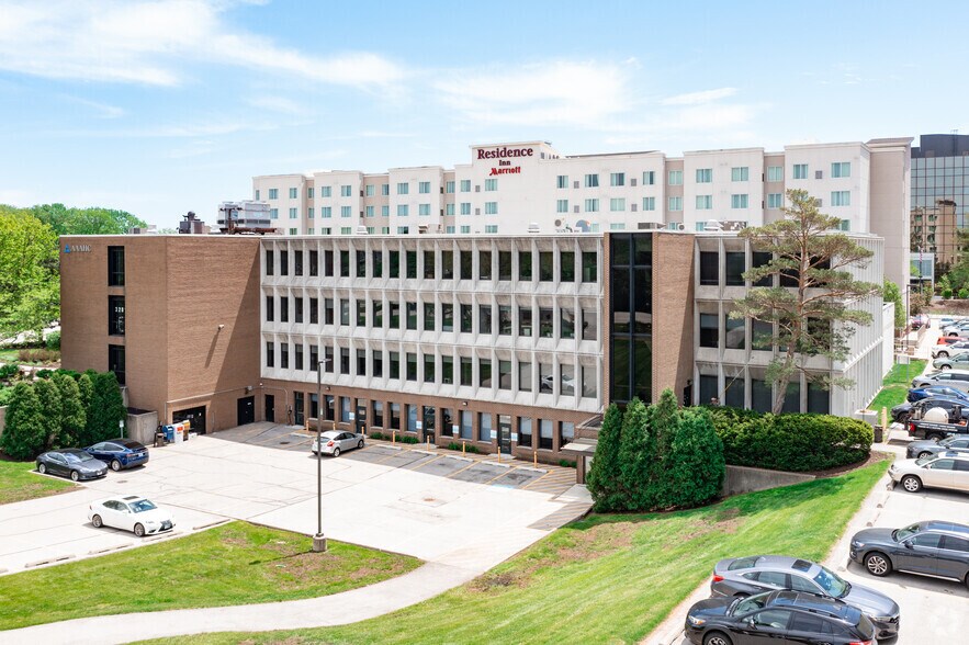 More Photos Of 3201 Old Glenview Rd, Wilmette Office For Lease