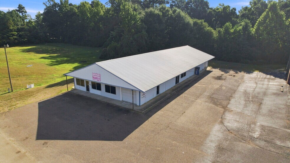 More Photos Of 903 S Locust St, Mccomb Freestanding For Sale