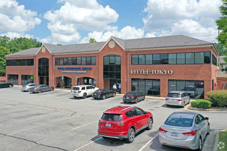 More Photos Of 4045 Premier Dr, High Point Office For Lease
