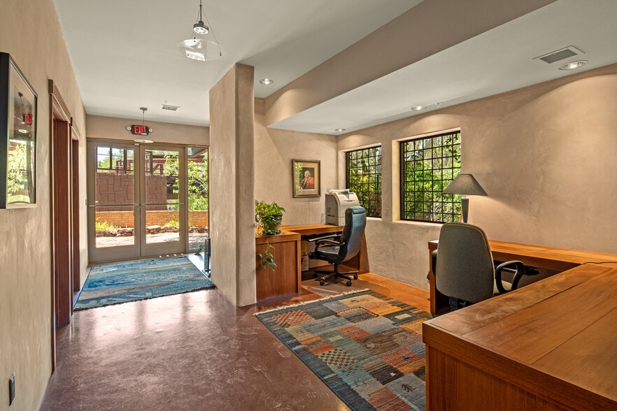 More Photos Of 25 Schnebly Hill Rd, Sedona Freestanding For Sale