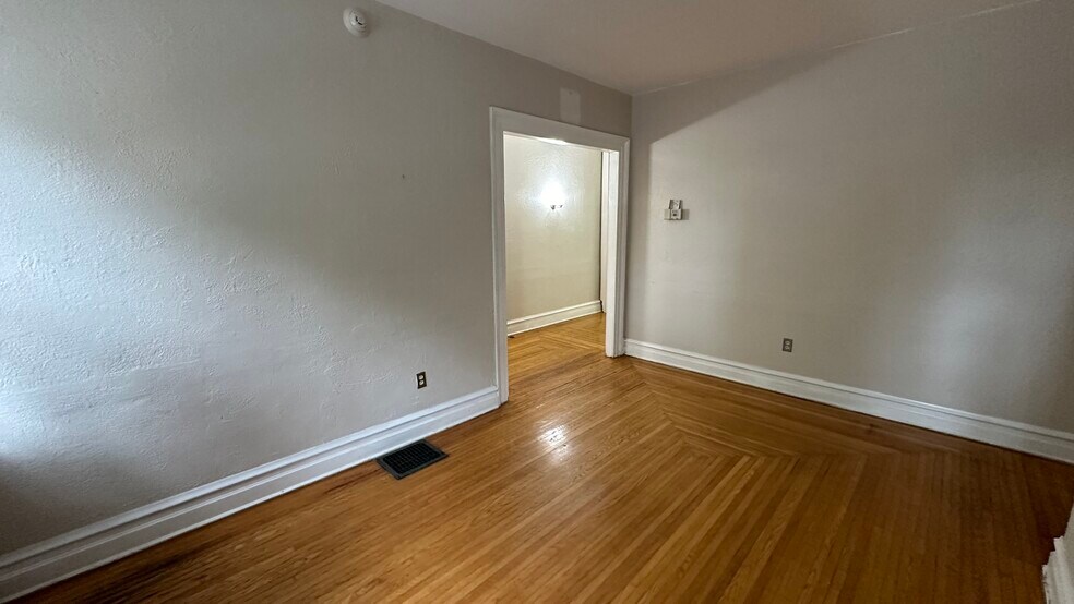 More Photos Of 28 N 3rd St, Easton Office Residential For Lease