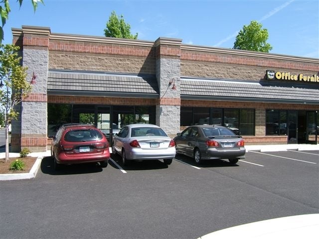 More Photos Of 1112 Progress Dr, Medford Storefront For Lease