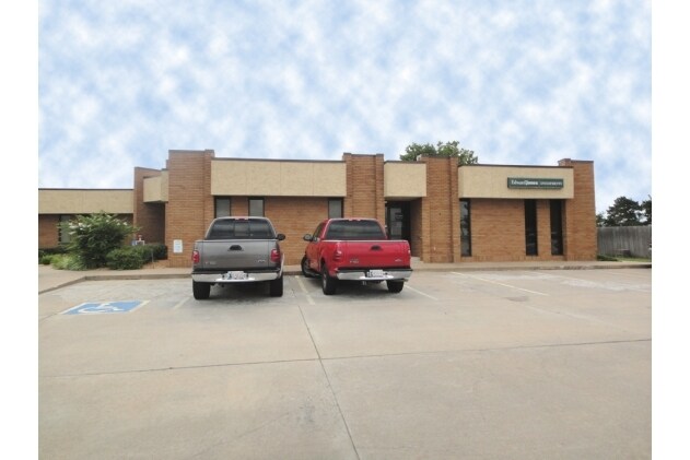 More Photos Of 202 E 2nd Ave, Owasso Office For Lease