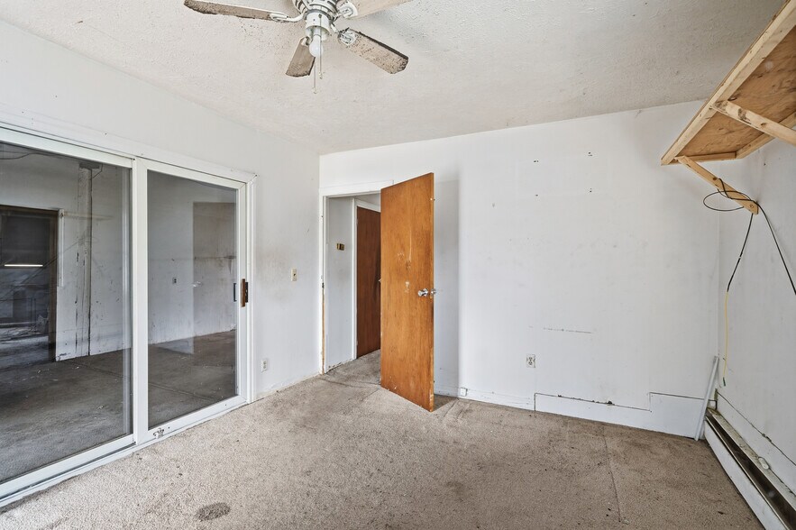 More Photos Of 30 Catlin Ave, Roosevelt Flex For Sale