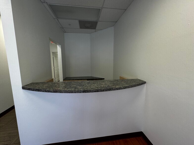 More Photos Of 1455 Rail Head Blvd, Naples Warehouse For Lease