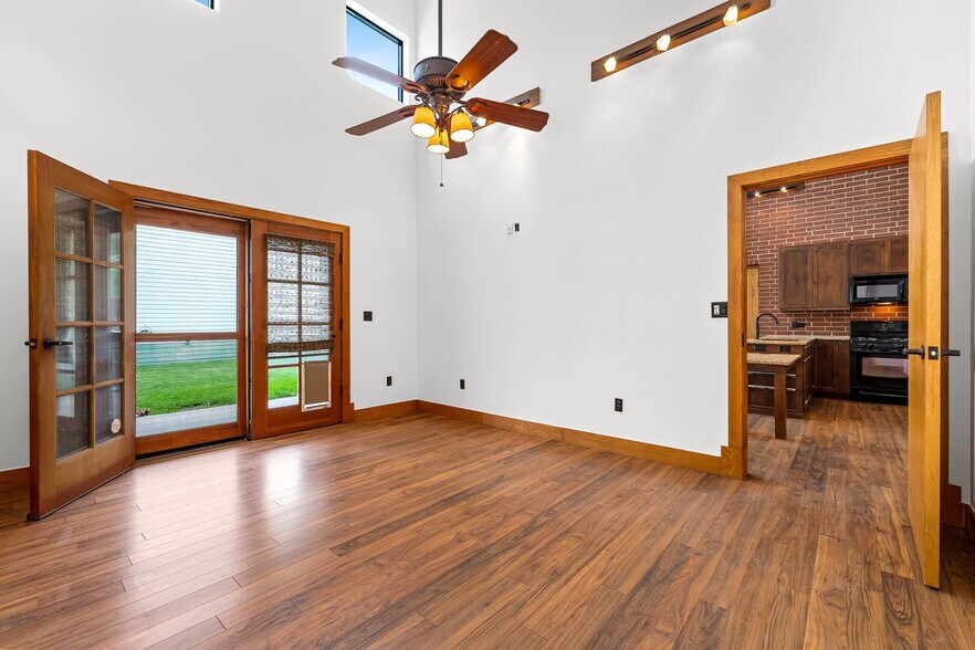 More Photos Of 1515 E Belt Line Rd, Carrollton Office Residential For Sale