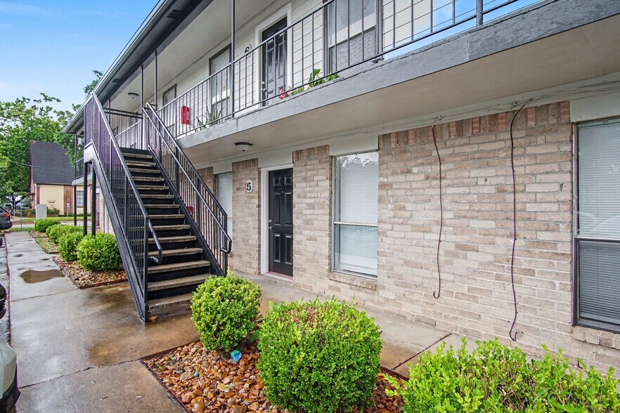 More Photos Of 1205 Avenue A, Katy Apartments For Sale