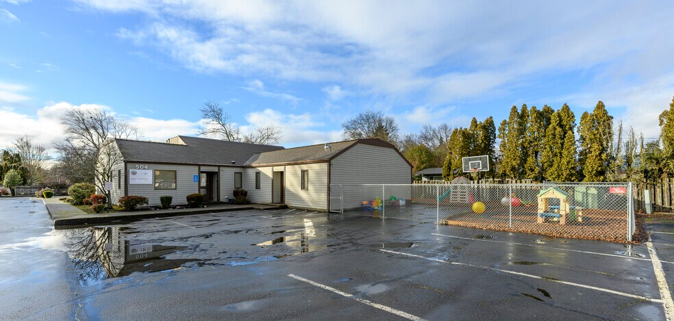 More Photos Of 504 Villa Rd, Newberg Medical For Sale