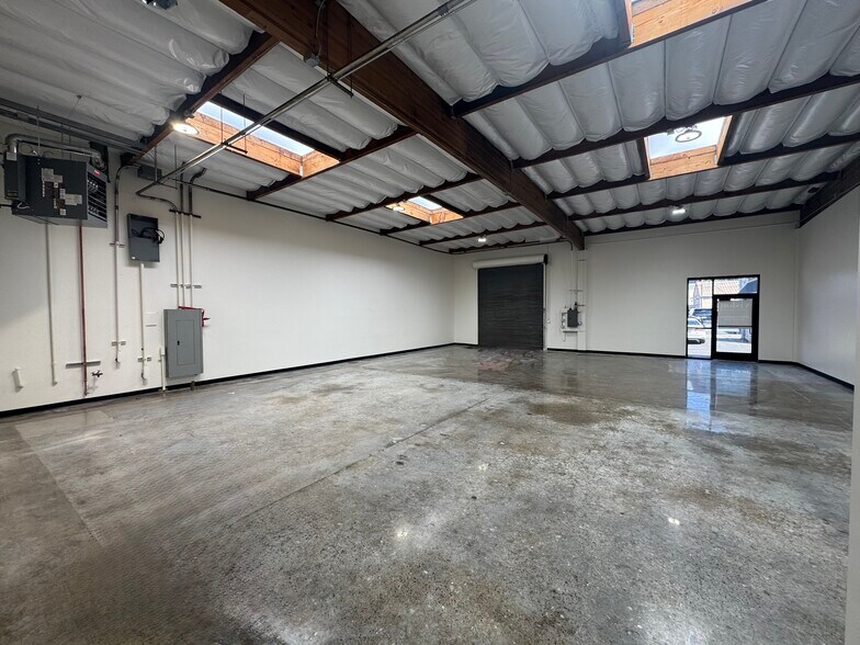 More Photos Of 945 Bransten Rd, San Carlos Service For Lease
